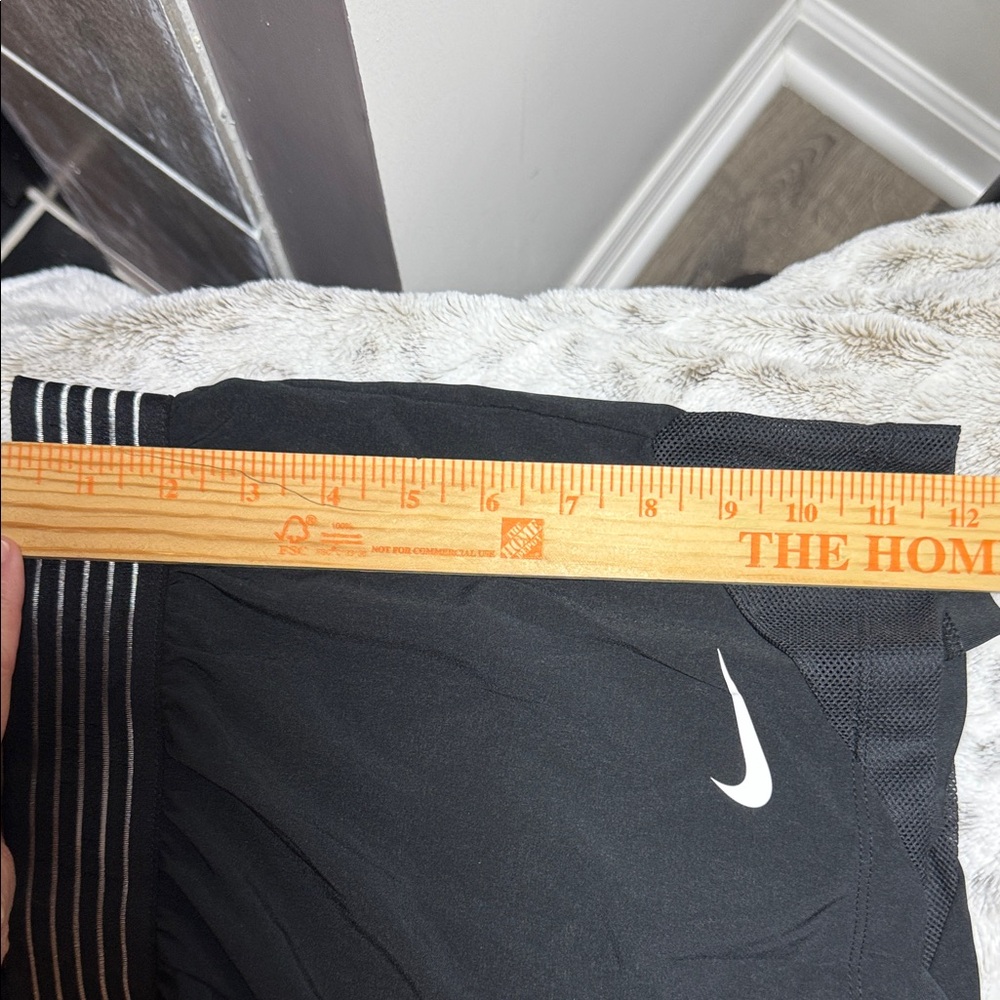 Nike Women's Woven Flex 2 in 1 Shorts with compression liner. Small - Picture 6 of 6